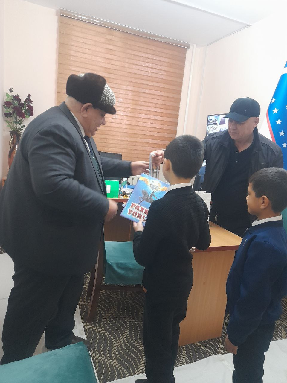 Umid nihollari sport musobaqasining tuman bosqichida faxrli o'rinni olgan o'quvchilar maktab ma'muriyati tomonidan tabriklandi.