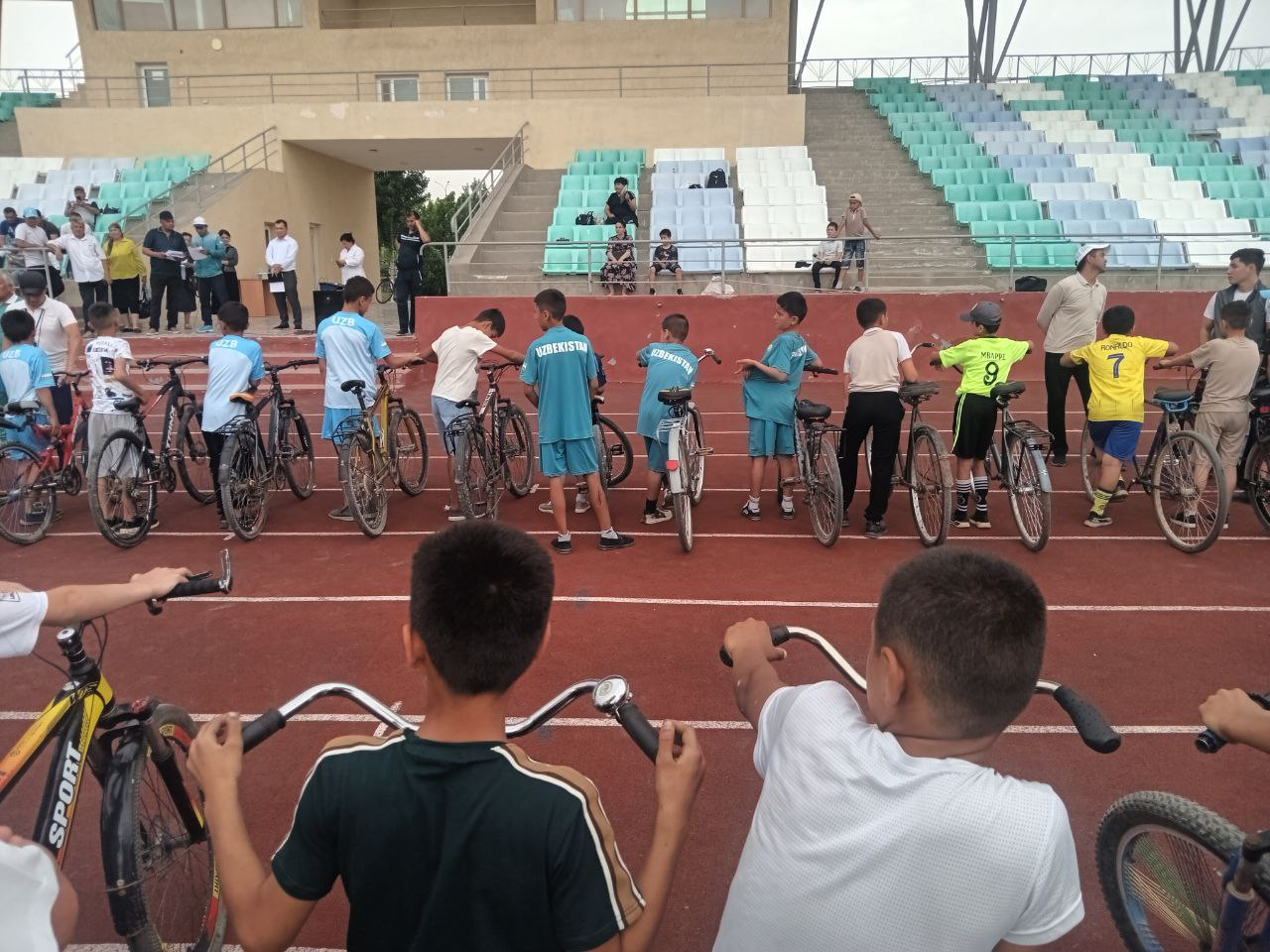 Velosport turidan viloyat bosqichida 5-son maktabi o'quvchisi Ergashev Zinatbek 3 o'rinni egalladi